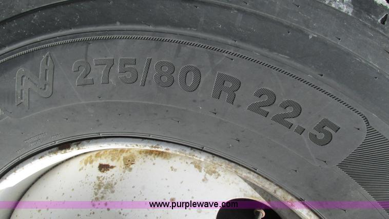 image for item I3043 1999 Peterbilt 377 semi truck