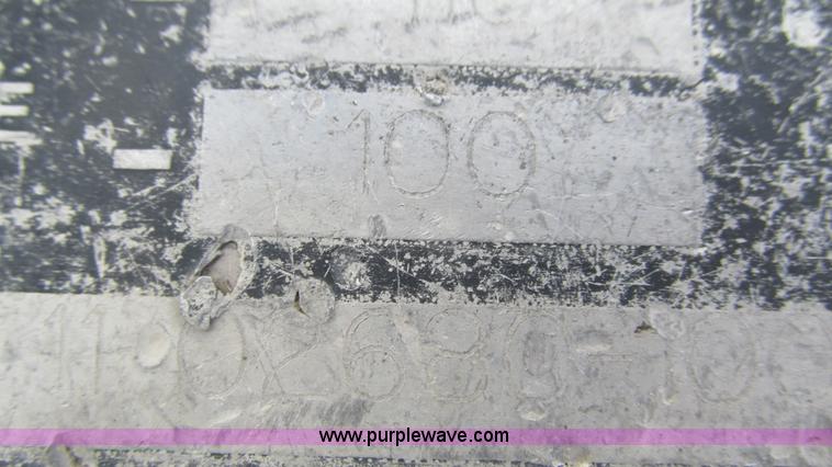 image for item I3043 1999 Peterbilt 377 semi truck