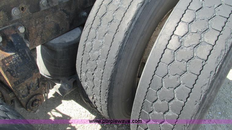 image for item I3043 1999 Peterbilt 377 semi truck