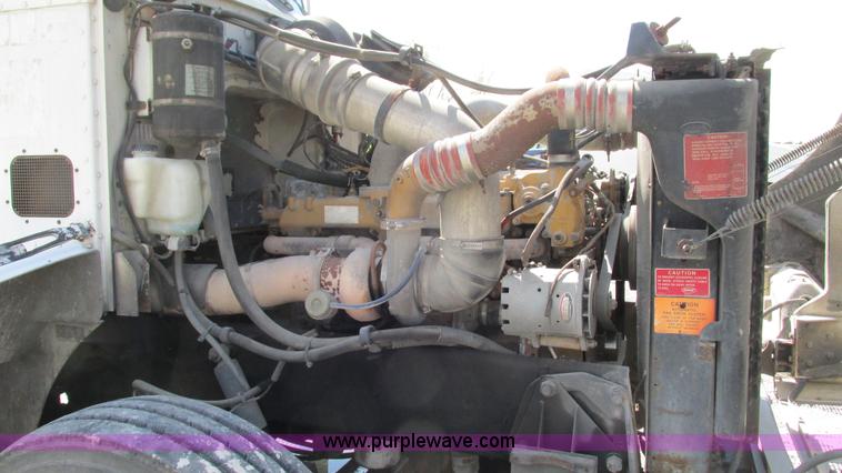 image for item I3043 1999 Peterbilt 377 semi truck