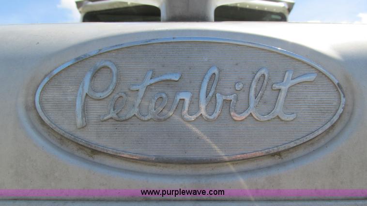 image for item I3043 1999 Peterbilt 377 semi truck