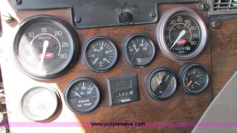 image for item I3043 1999 Peterbilt 377 semi truck