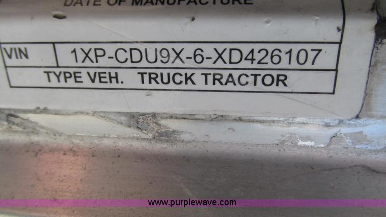 image for item I3043 1999 Peterbilt 377 semi truck