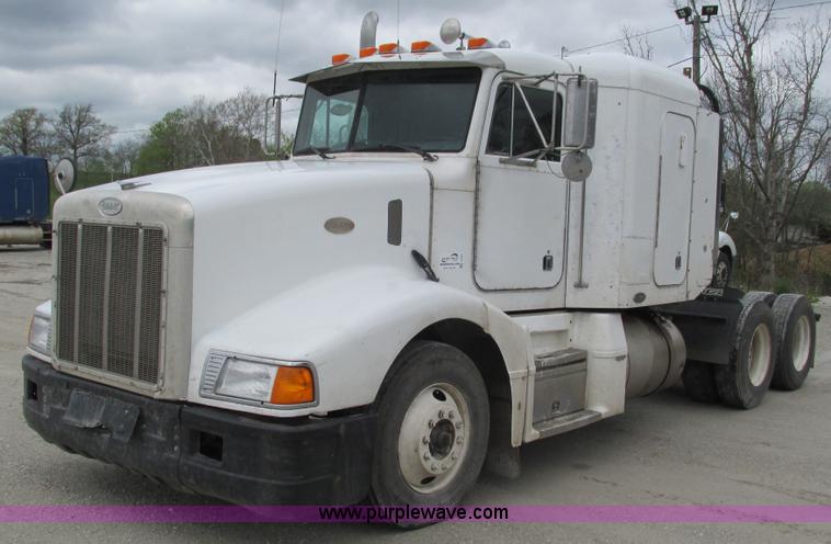 image for item I3044 2000 Peterbilt 377 semi truck