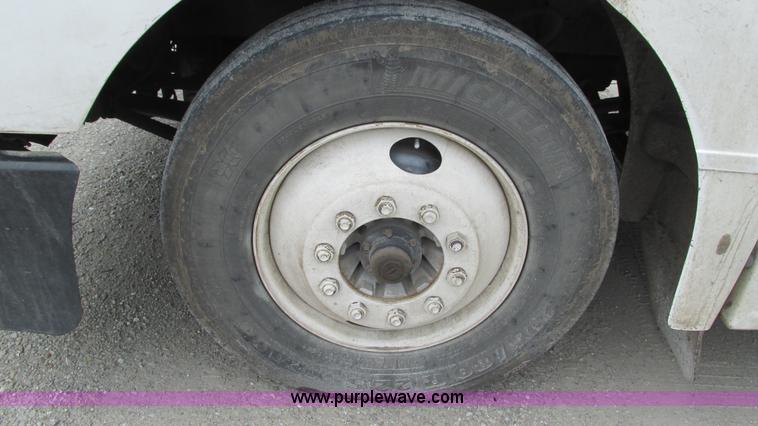 image for item I3044 2000 Peterbilt 377 semi truck