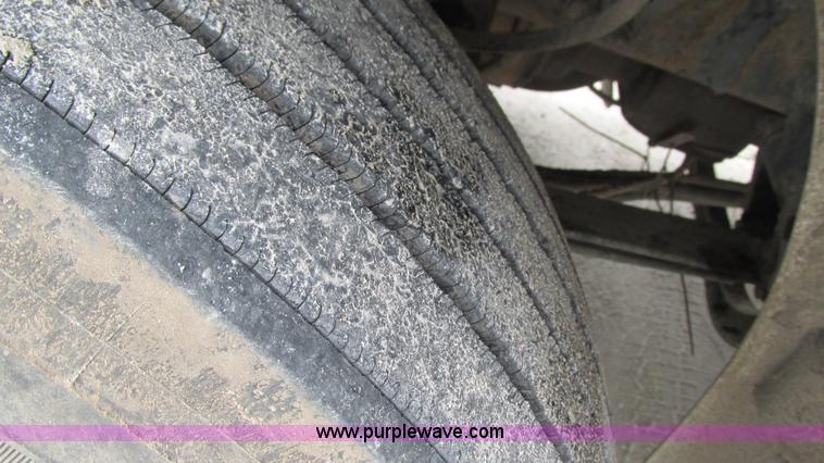 image for item I3044 2000 Peterbilt 377 semi truck