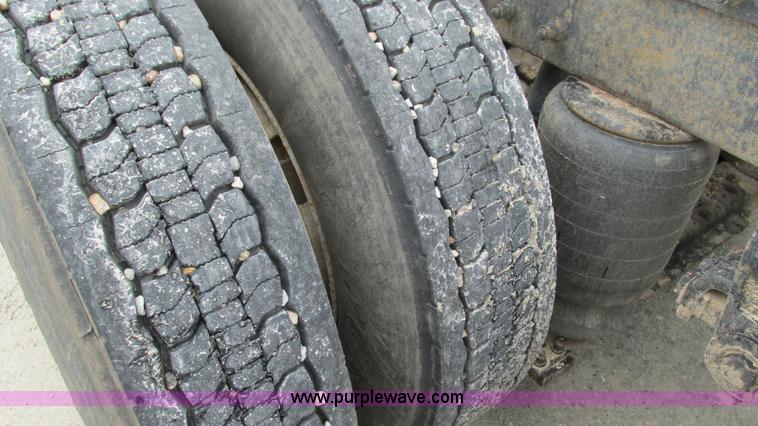 image for item I3044 2000 Peterbilt 377 semi truck