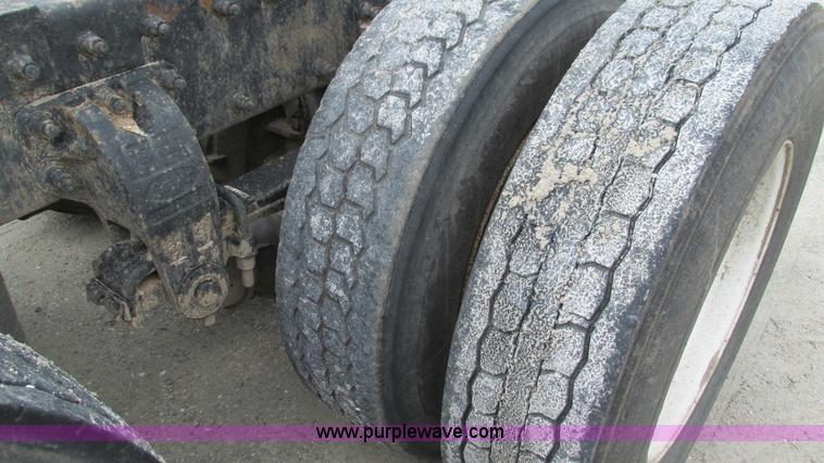 image for item I3044 2000 Peterbilt 377 semi truck