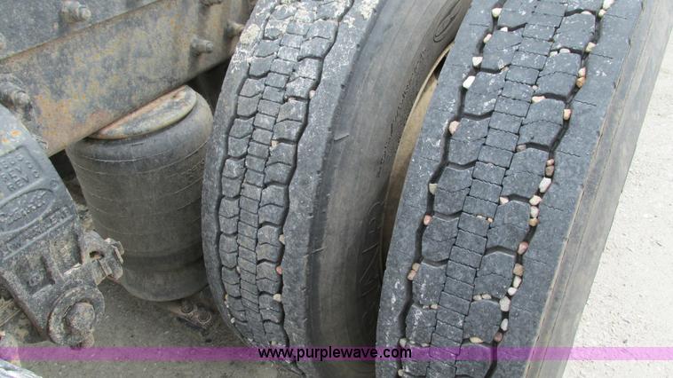 image for item I3044 2000 Peterbilt 377 semi truck