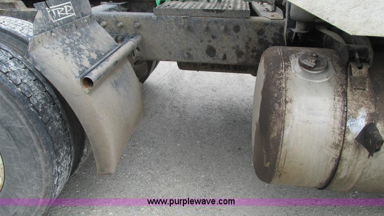 image for item I3044 2000 Peterbilt 377 semi truck