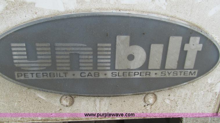 image for item I3044 2000 Peterbilt 377 semi truck