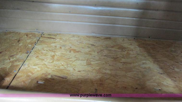 image for item I3044 2000 Peterbilt 377 semi truck