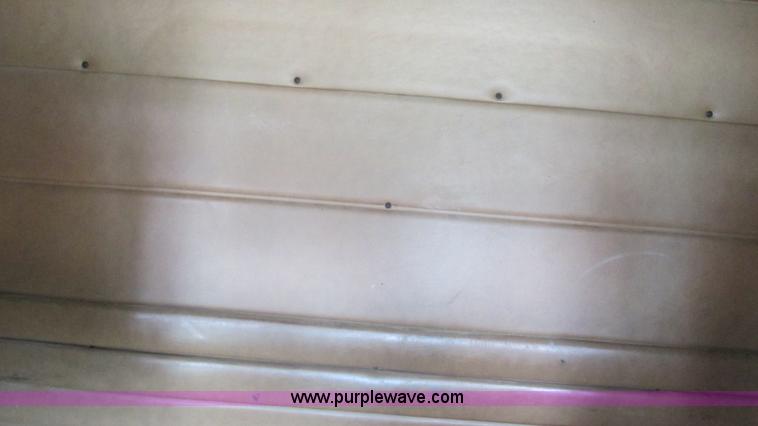 image for item I3044 2000 Peterbilt 377 semi truck