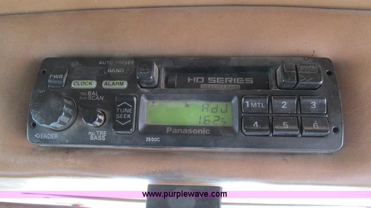 image for item I3044 2000 Peterbilt 377 semi truck