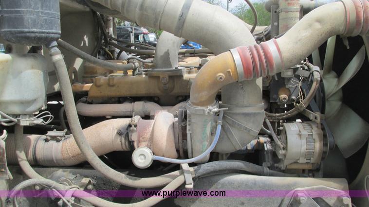 image for item I3044 2000 Peterbilt 377 semi truck