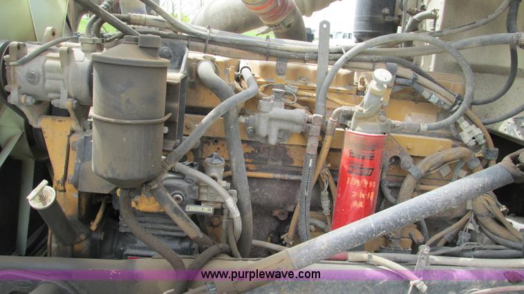 image for item I3044 2000 Peterbilt 377 semi truck