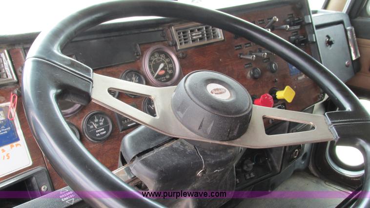 image for item I3044 2000 Peterbilt 377 semi truck