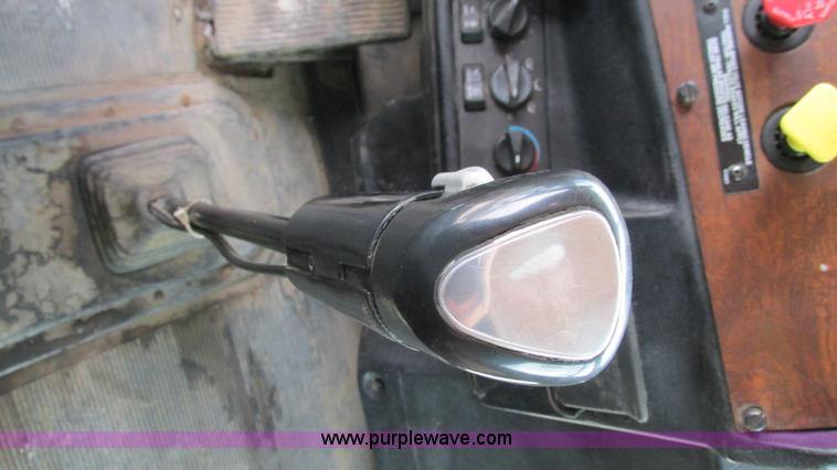 image for item I3044 2000 Peterbilt 377 semi truck