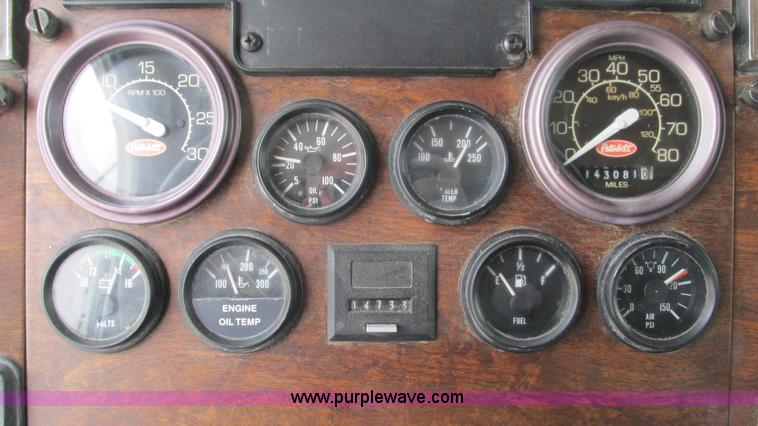 image for item I3044 2000 Peterbilt 377 semi truck