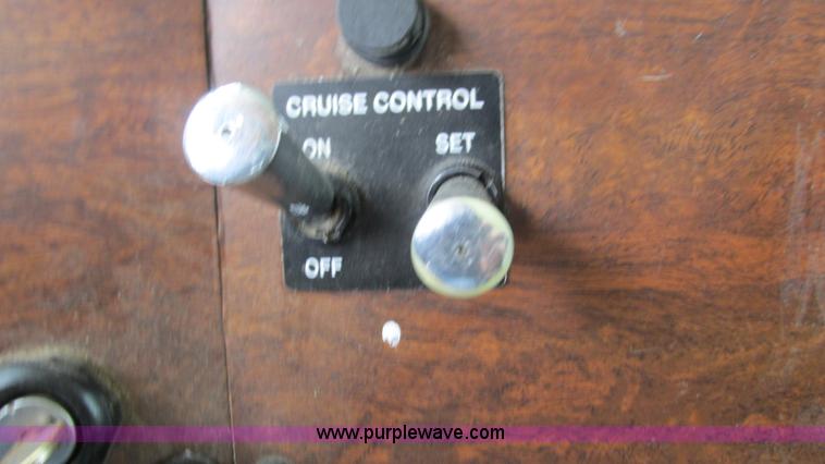 image for item I3044 2000 Peterbilt 377 semi truck