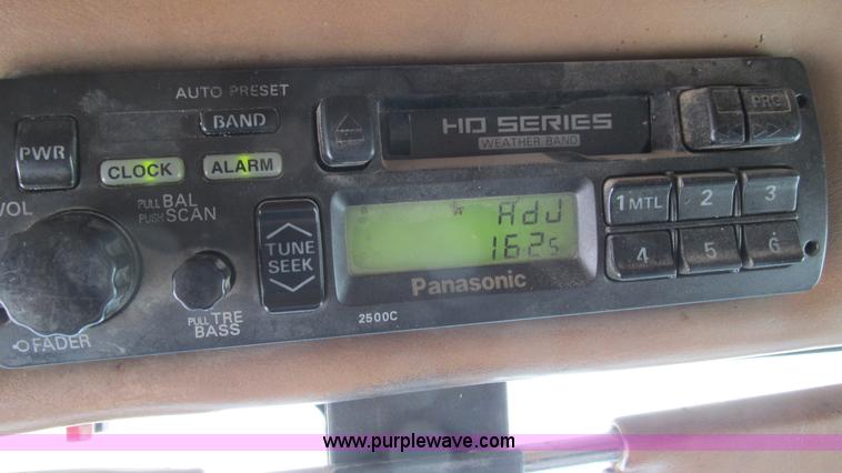 image for item I3044 2000 Peterbilt 377 semi truck