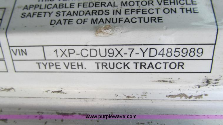 image for item I3044 2000 Peterbilt 377 semi truck