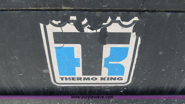 image for item I3045 2005 Freightliner Columbia semi truck