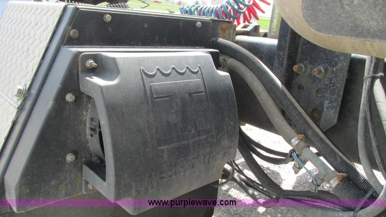 image for item I3045 2005 Freightliner Columbia semi truck