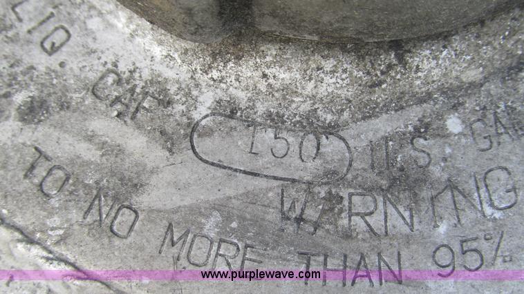 image for item I3045 2005 Freightliner Columbia semi truck