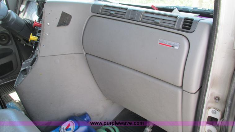 image for item I3045 2005 Freightliner Columbia semi truck