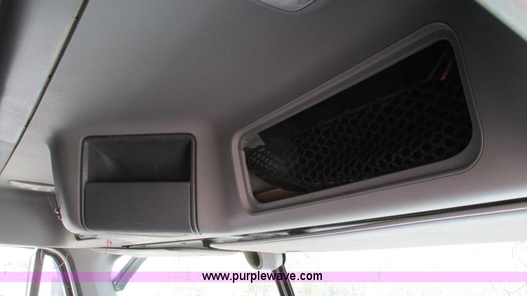 image for item I3045 2005 Freightliner Columbia semi truck