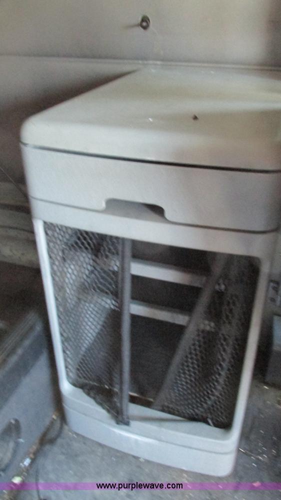 image for item I3045 2005 Freightliner Columbia semi truck