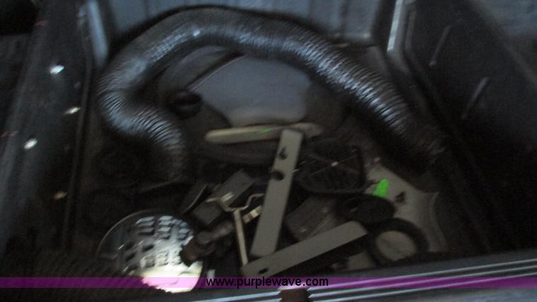 image for item I3045 2005 Freightliner Columbia semi truck