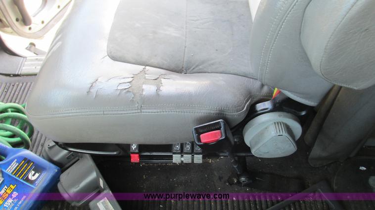 image for item I3045 2005 Freightliner Columbia semi truck