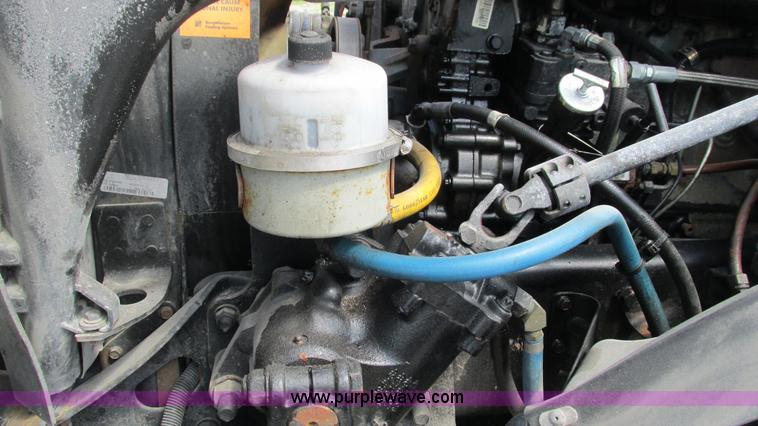 image for item I3045 2005 Freightliner Columbia semi truck