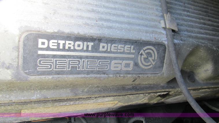 image for item I3045 2005 Freightliner Columbia semi truck