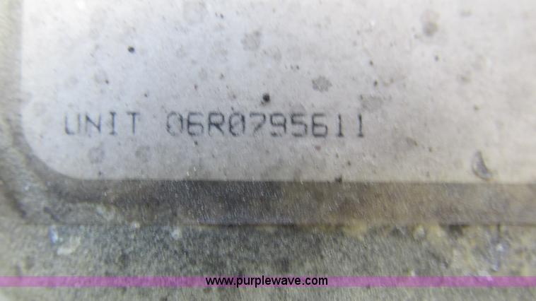 image for item I3045 2005 Freightliner Columbia semi truck