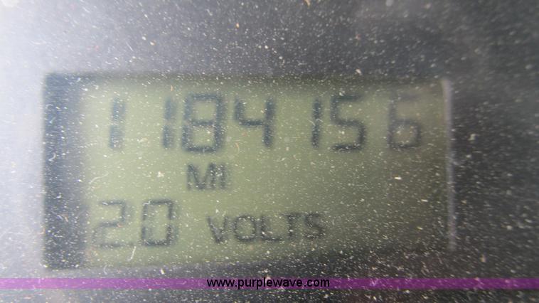 image for item I3045 2005 Freightliner Columbia semi truck