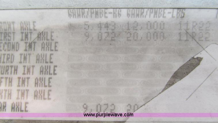 image for item I3045 2005 Freightliner Columbia semi truck