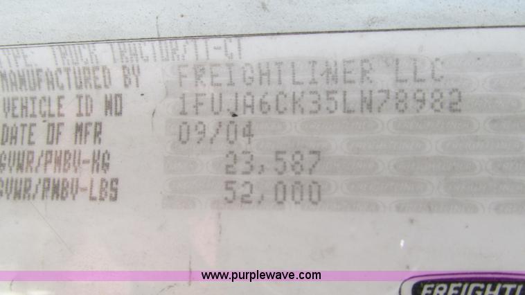 image for item I3045 2005 Freightliner Columbia semi truck