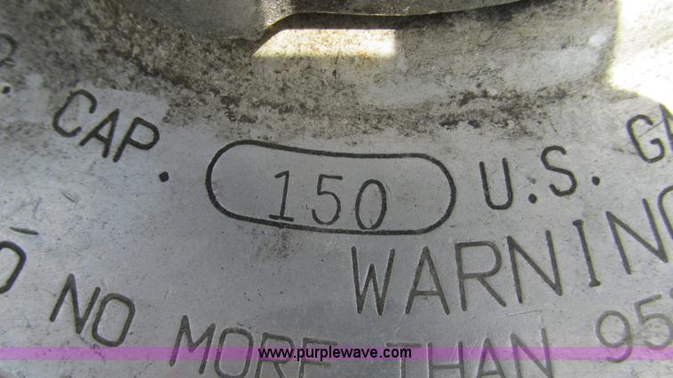 image for item I3045 2005 Freightliner Columbia semi truck