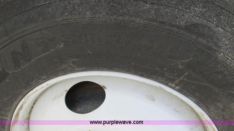 image for item I3046 1999 Peterbilt 377 semi truck