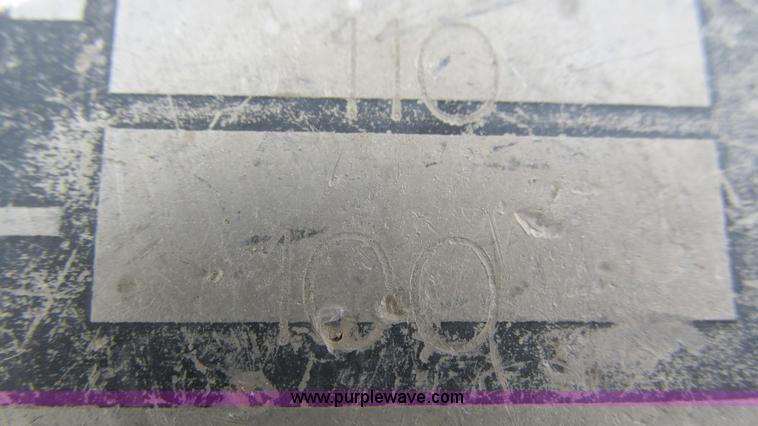 image for item I3046 1999 Peterbilt 377 semi truck