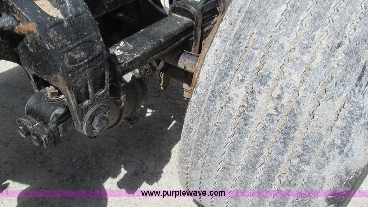 image for item I3046 1999 Peterbilt 377 semi truck