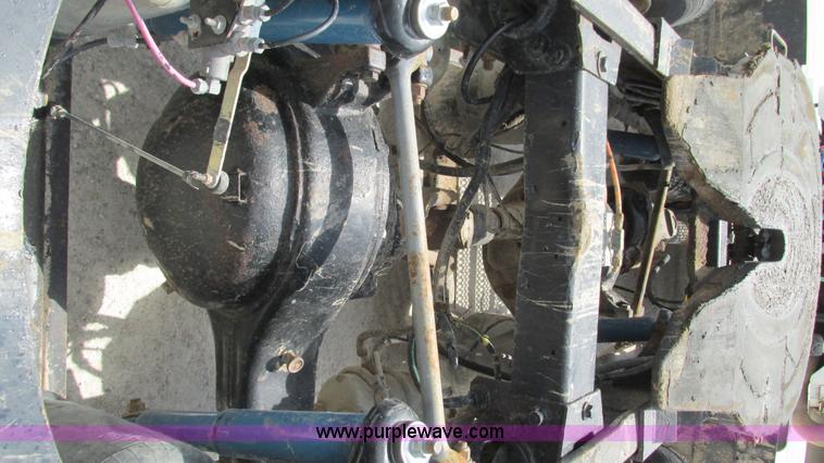 image for item I3046 1999 Peterbilt 377 semi truck