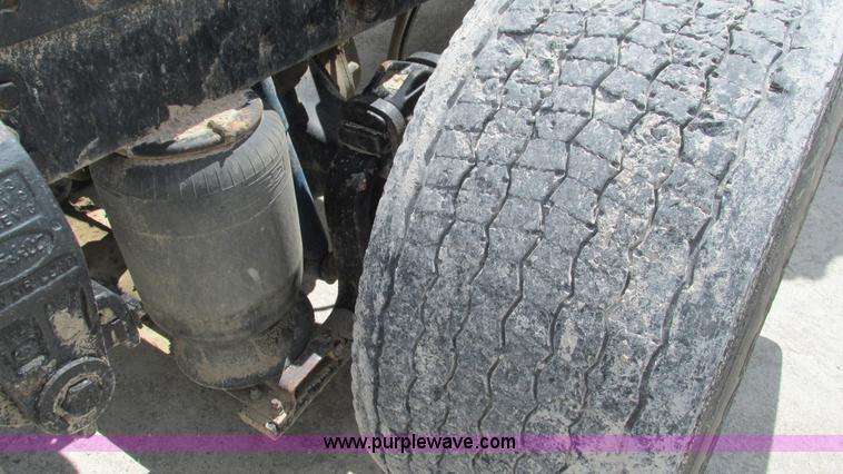 image for item I3046 1999 Peterbilt 377 semi truck