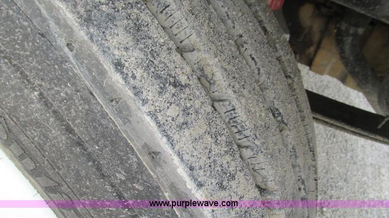 image for item I3046 1999 Peterbilt 377 semi truck