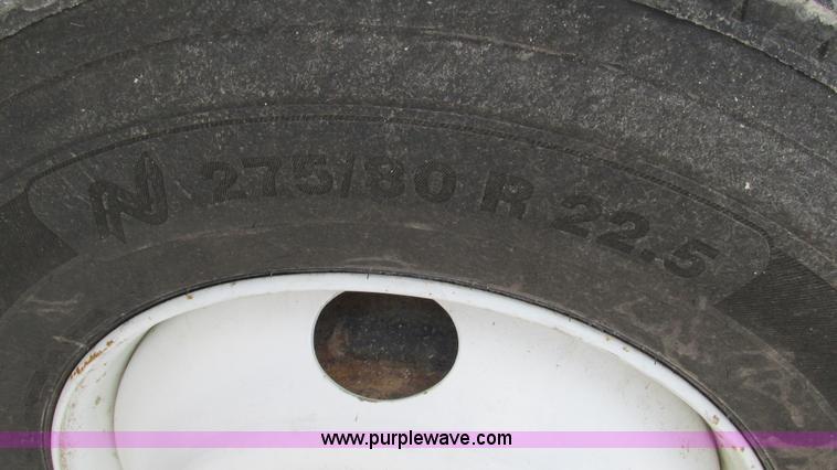 image for item I3046 1999 Peterbilt 377 semi truck