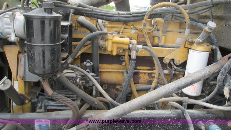 image for item I3046 1999 Peterbilt 377 semi truck