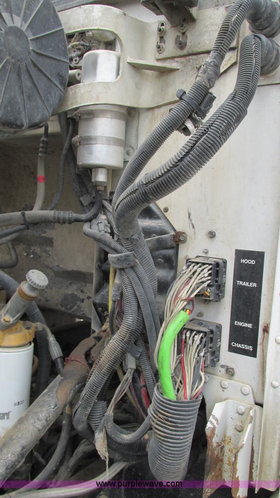 image for item I3046 1999 Peterbilt 377 semi truck